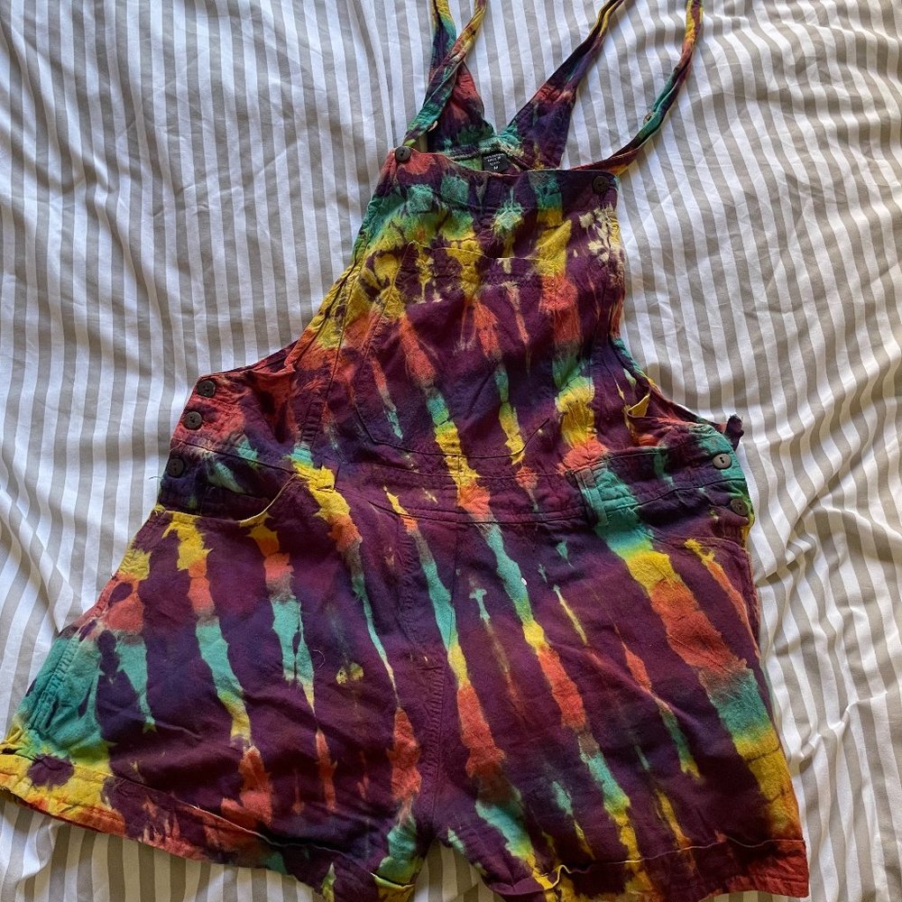 Adorable & fun TIE DYE shorts overalls
